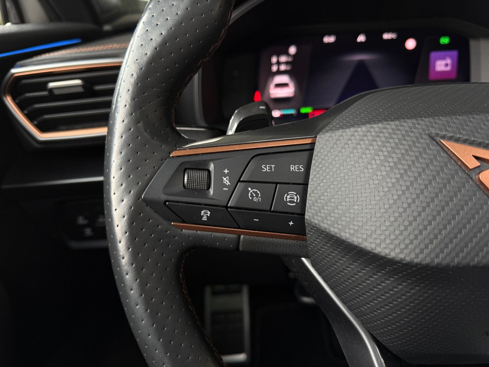 Fahrzeugabbildung CUPRA Formentor VZ  e-Hybrid PANO AHK KAM
