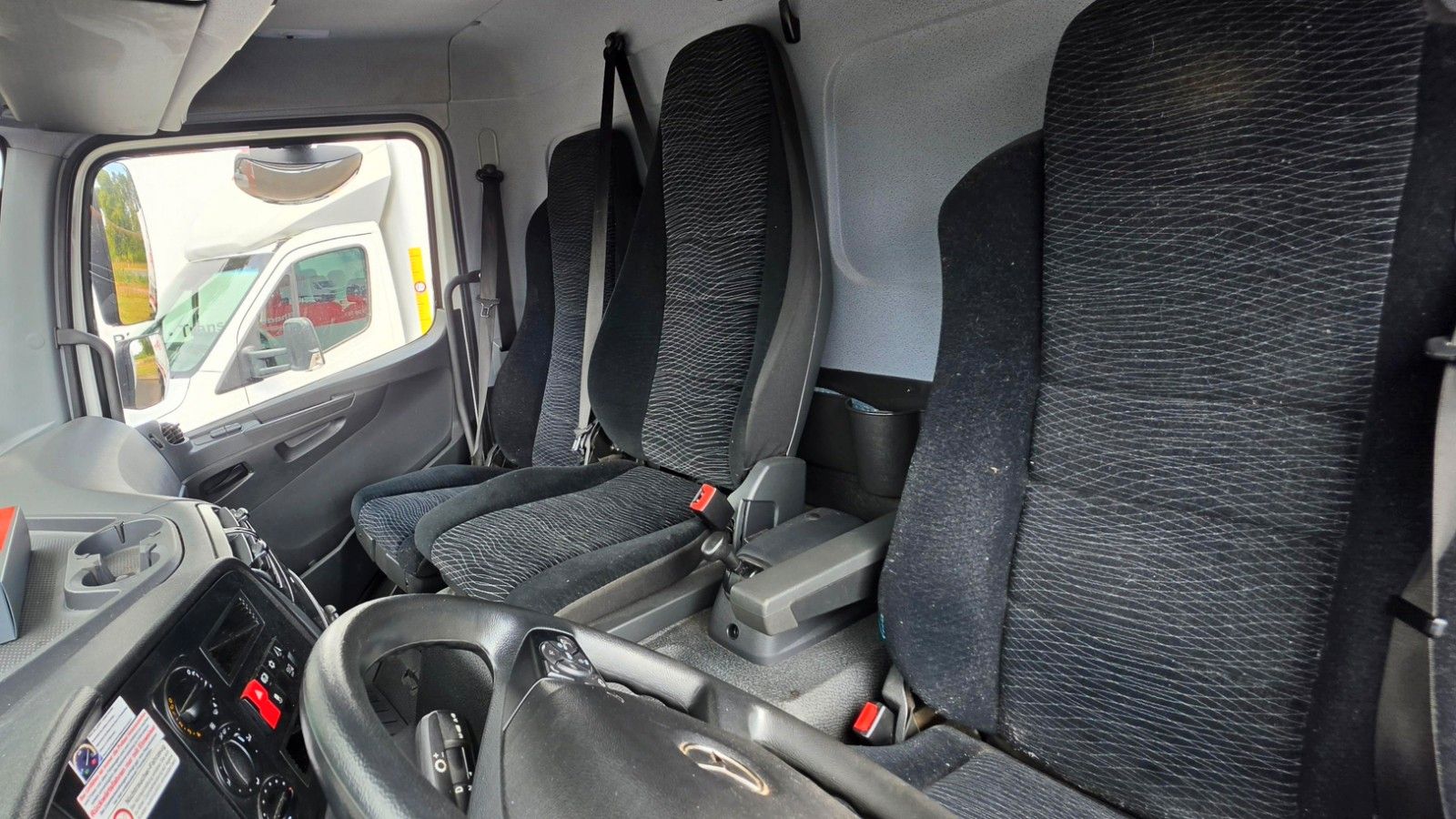 Fahrzeugabbildung Mercedes-Benz Atego 818 L Koffer LBW