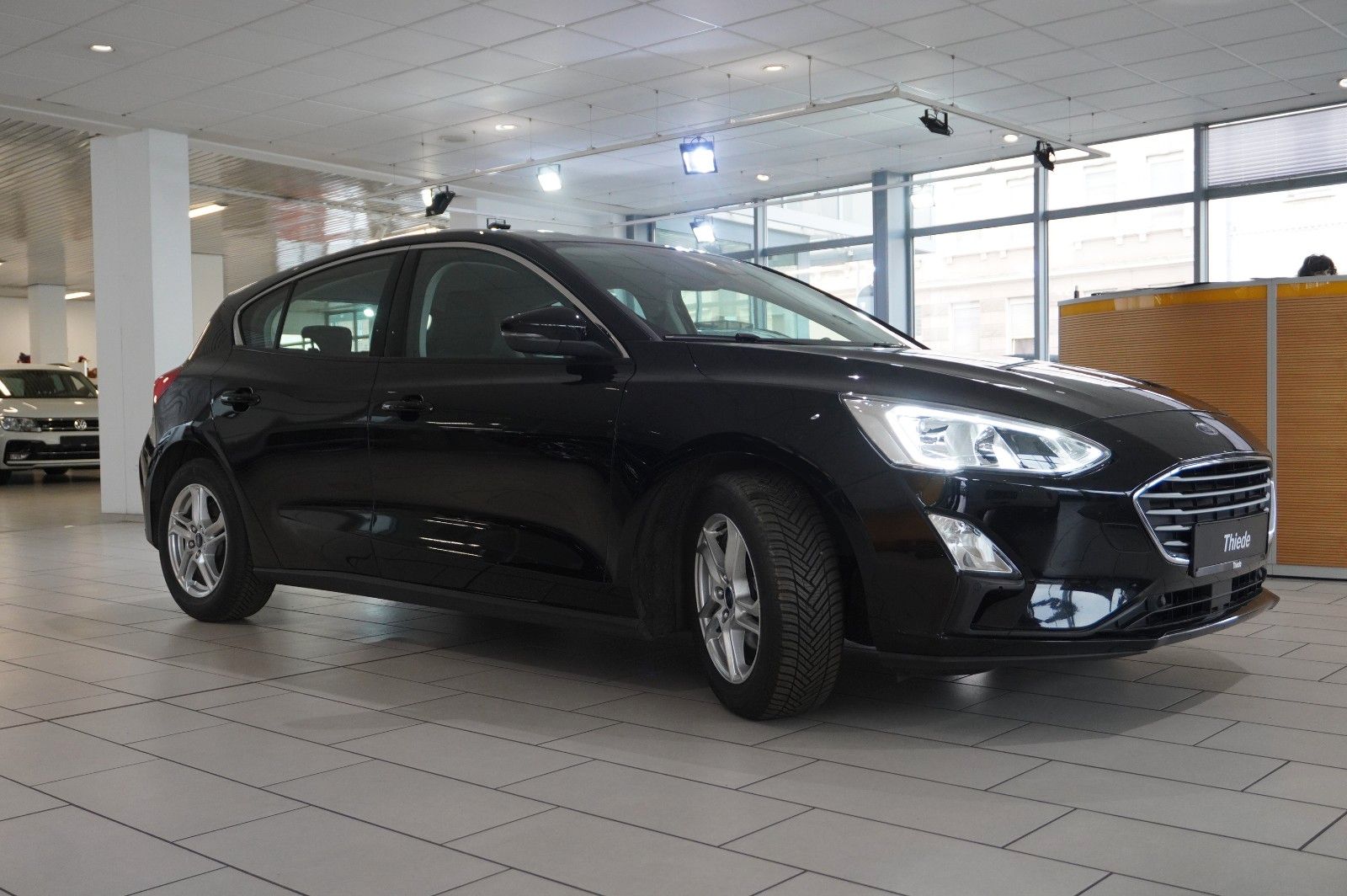 Fahrzeugabbildung Ford Focus Lim. 1.0 COOL & CONN. NAVI/LED/SPORT/SHZ