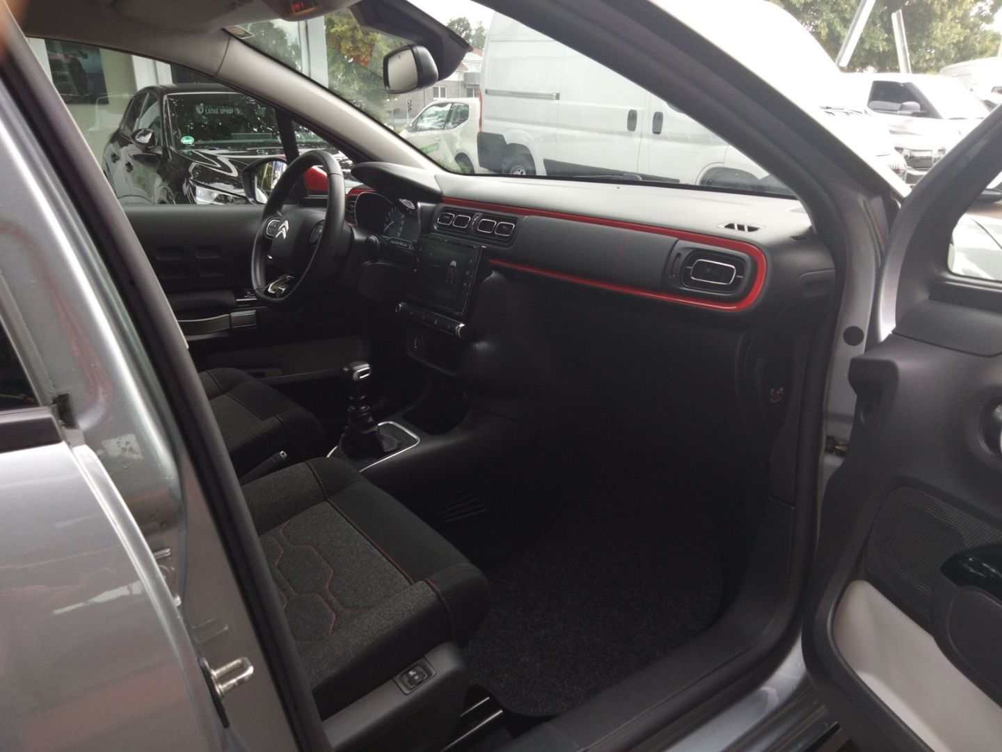 Fahrzeugabbildung Citroën C3 PureTech 110 S&S Shine Navi CarPlay Klimaauto