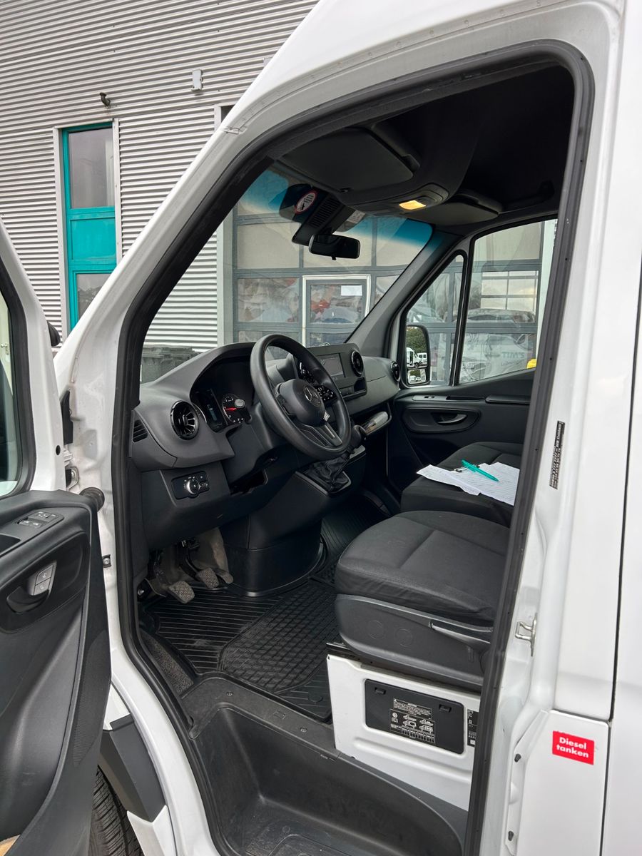 Fahrzeugabbildung Mercedes-Benz Sprinter III 214 CDI  MR Navi