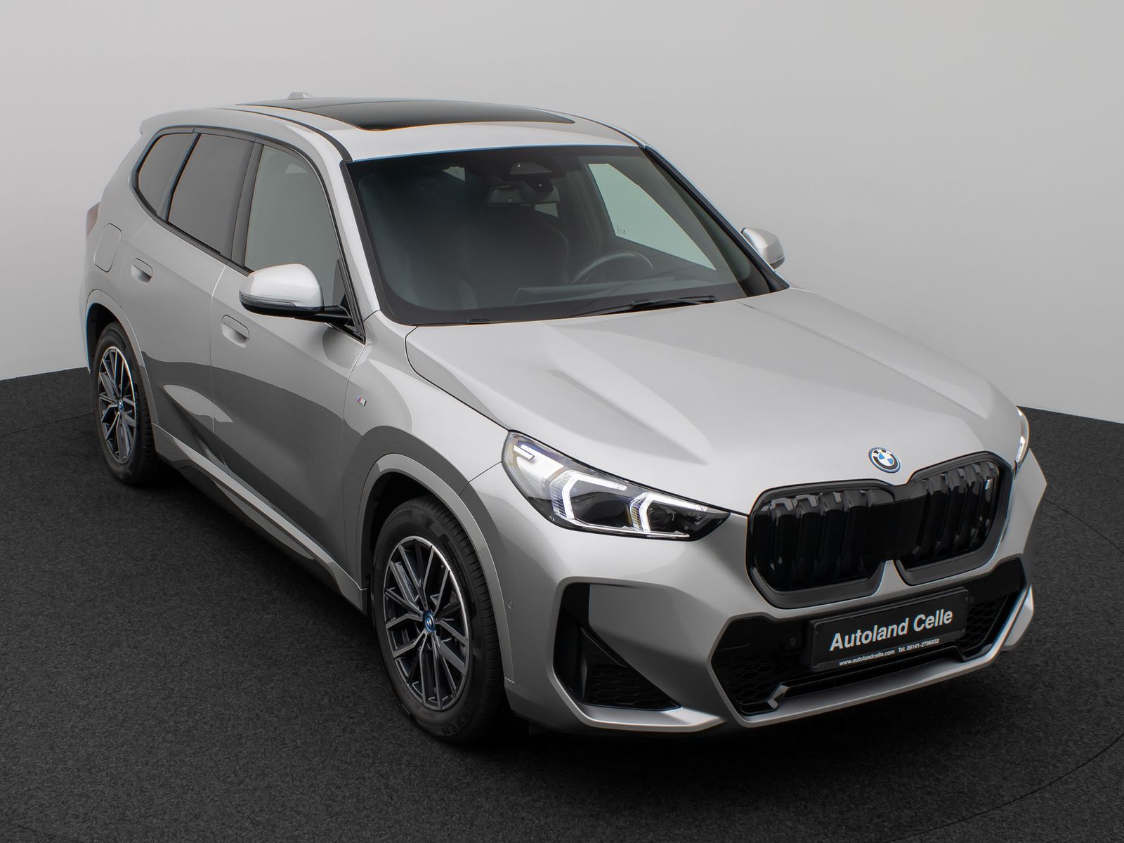 Fahrzeugabbildung BMW iX1 xD30 M Sport Panorama Kamera DAB Komfort LED