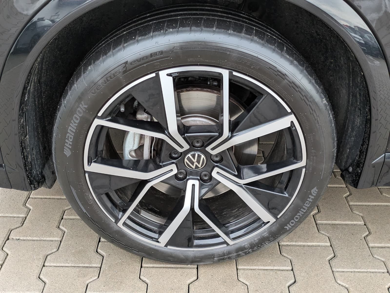 Fahrzeugabbildung Volkswagen Tiguan 2.0 TDI 4M R-Line PANO*H&K*AHK*MATRIX*20"