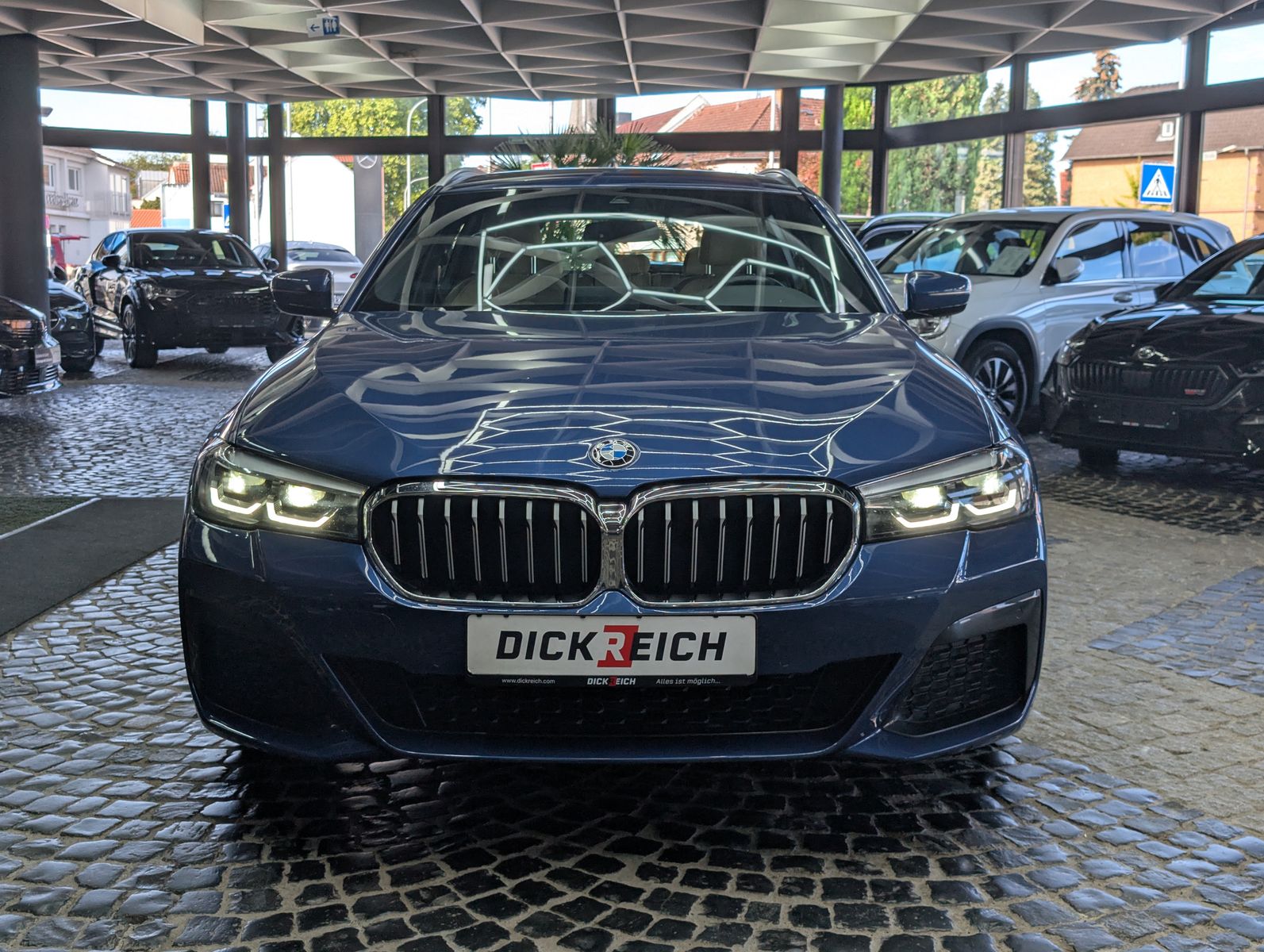 Fahrzeugabbildung BMW 530 i M Sport Tour. LEDER MEMO VIRT LED APP PANO