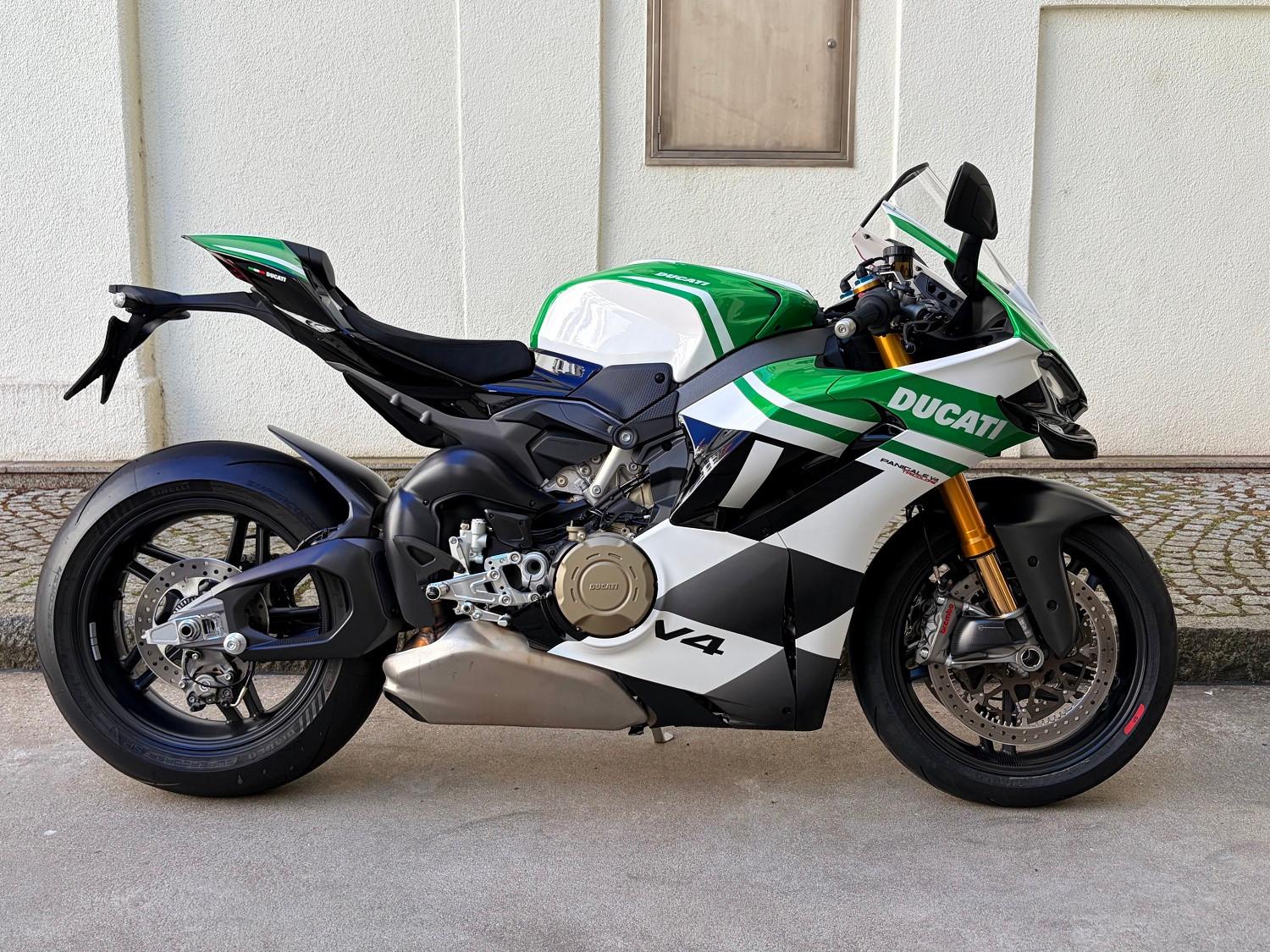 Ducati Panigale V4 Tricolore