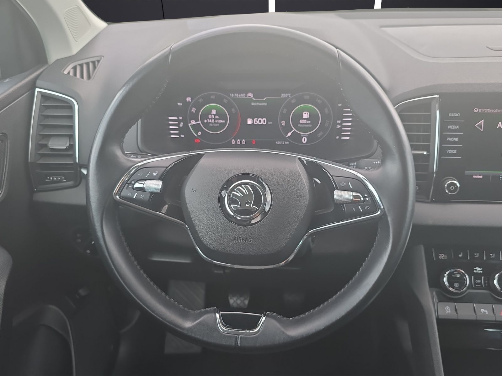 Fahrzeugabbildung SKODA Karoq Clever LED Navi AHK RFK VC SHZ