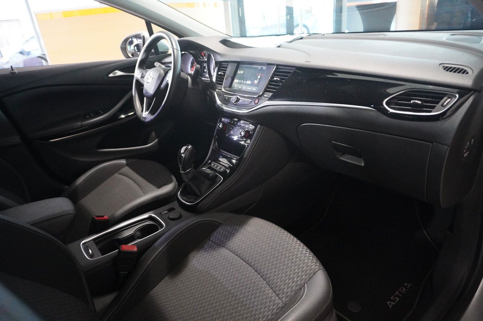 Fahrzeugabbildung Opel Astra K Lim. 1.4T INNOV. NAVI/LED/KAMERA/TEMP.