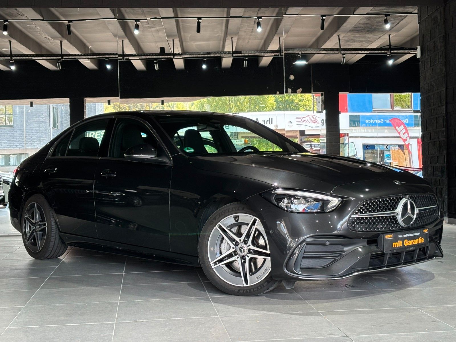 Fahrzeugabbildung Mercedes-Benz C 200 4Matic///AMG LINE//AMBIENTE/KAMERA/CARBON/