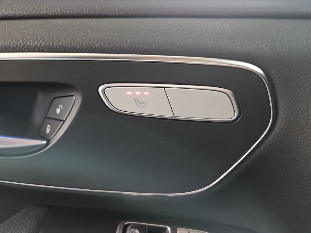 Fahrzeugabbildung Mercedes-Benz EQV 300 lang 7 Sitze BURMESTER EASYPACK LED 360°