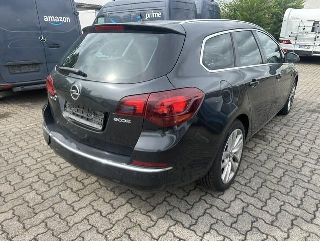 Opel Astra 2014 — interior