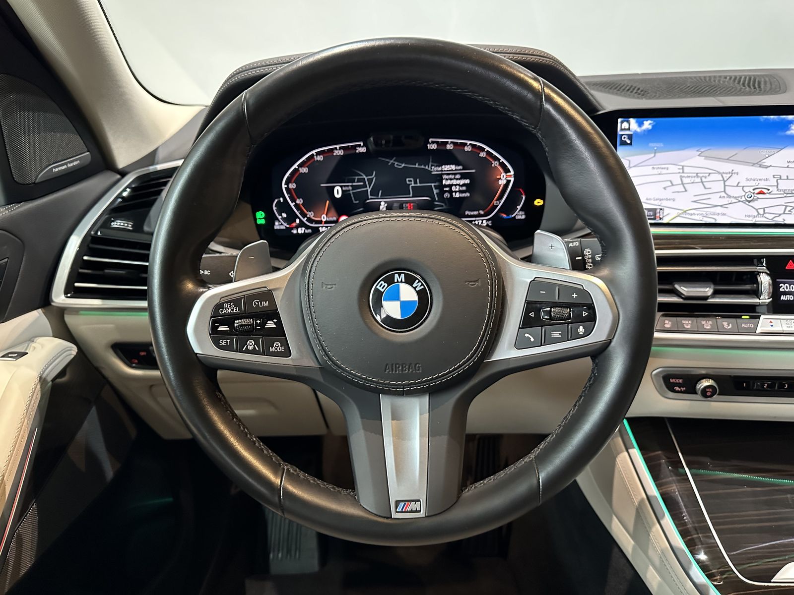 Fahrzeugabbildung BMW X5 xDrive30d Gestiksteuerung Head-Up Panoramagla