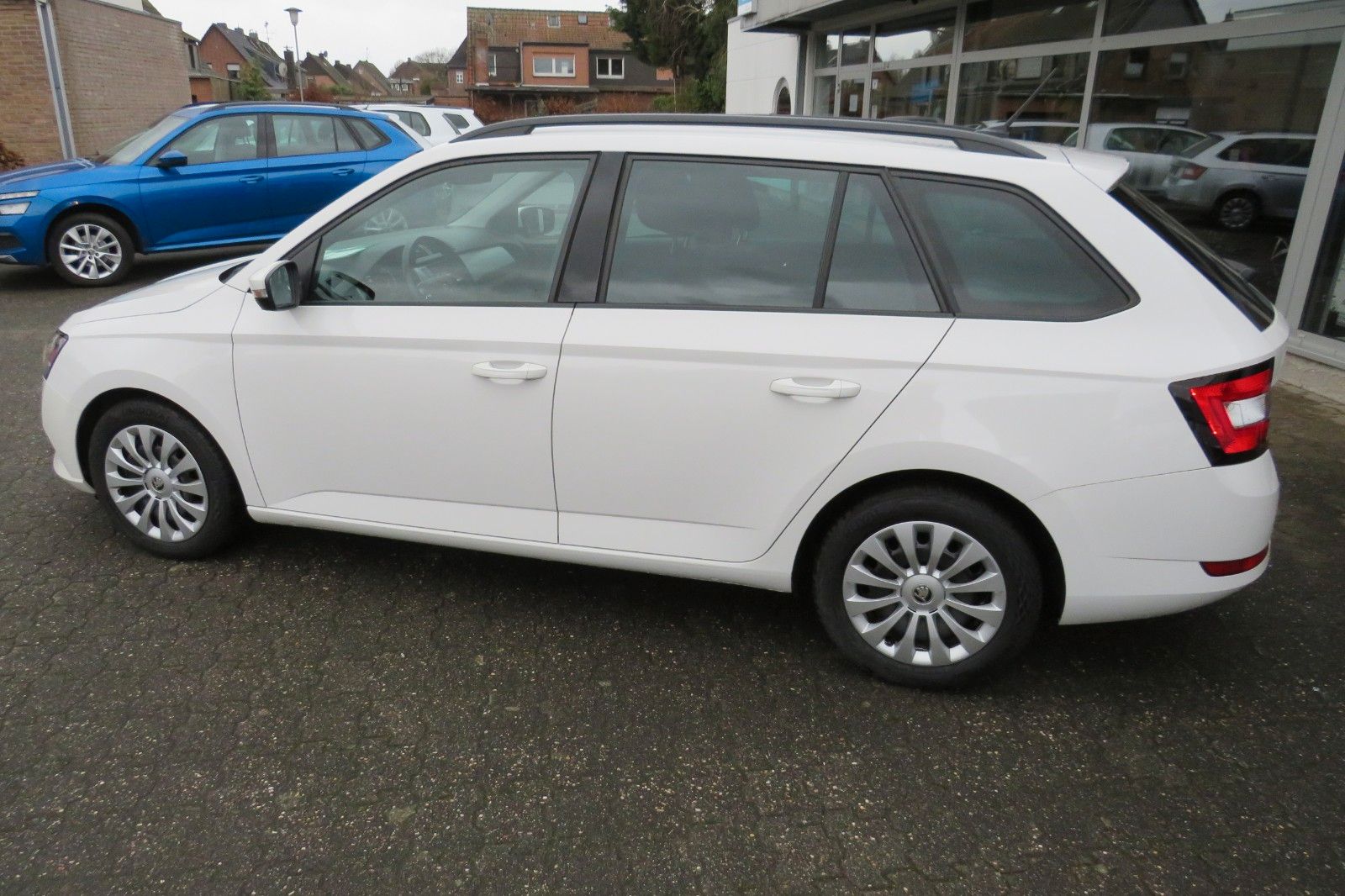 Fahrzeugabbildung SKODA Fabia Combi Ambition AHK SITZH. NAVI PDC 1.HD