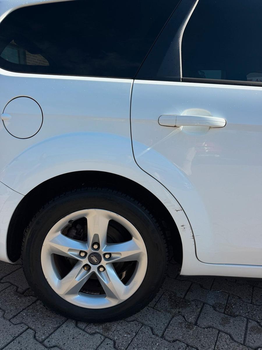 Ford Focus 2010 — photo 5