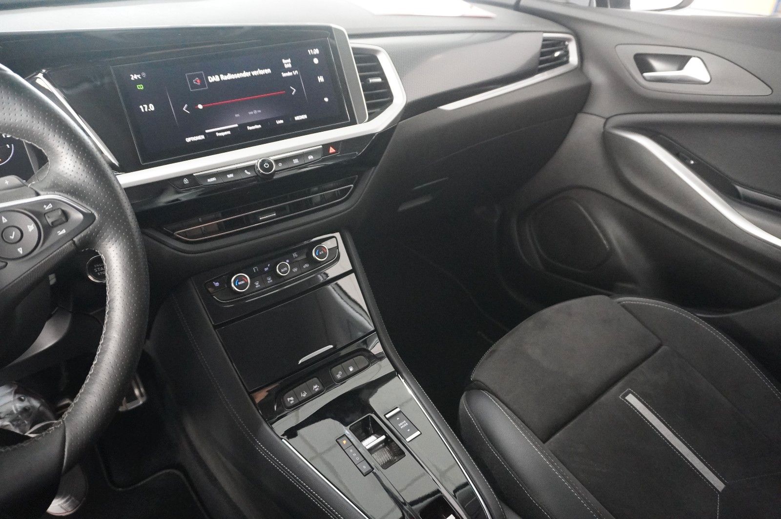 Fahrzeugabbildung Opel Grandland (X) 1.6T GSe HYBRID 4X4 NAVI/LED/SPORT