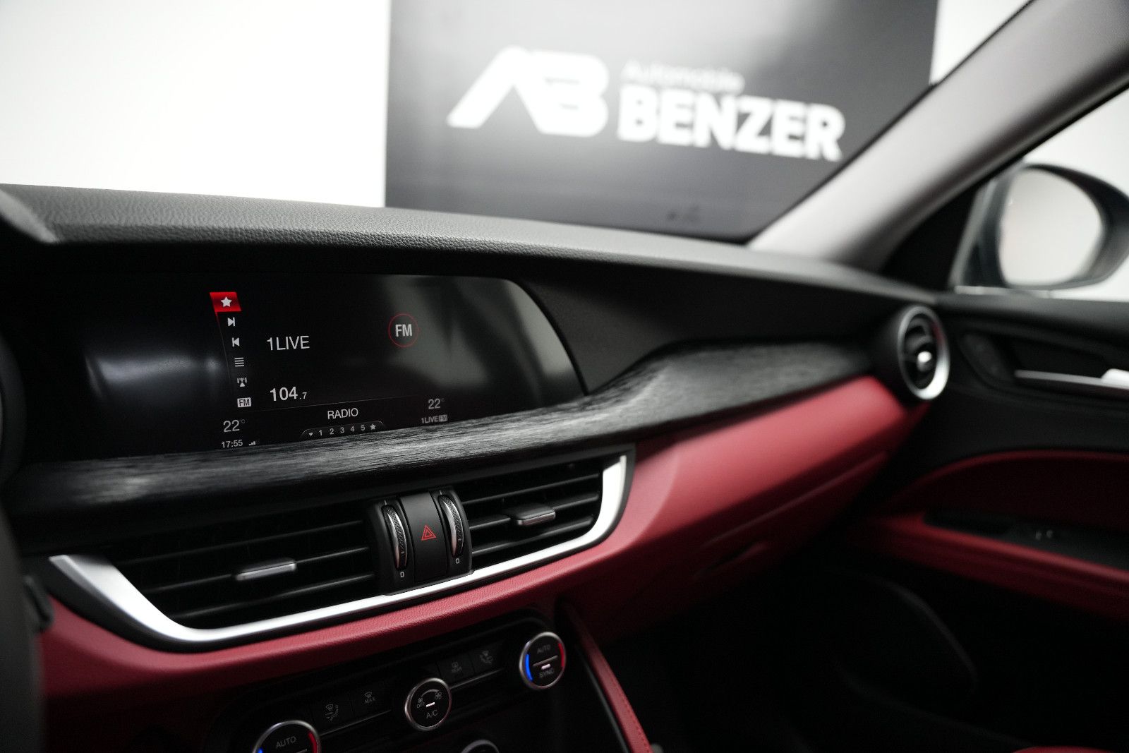 Fahrzeugabbildung Alfa Romeo Stelvio Super Q4/BI-XENON/PDC/AUTOMATIK/SPURHALT