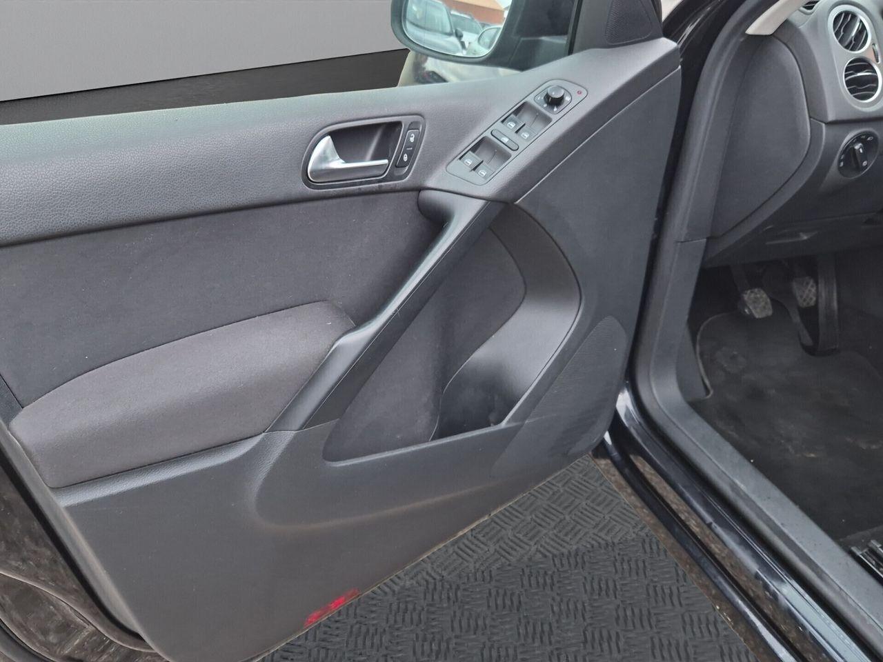 Volkswagen Tiguan 2010 — photo 14