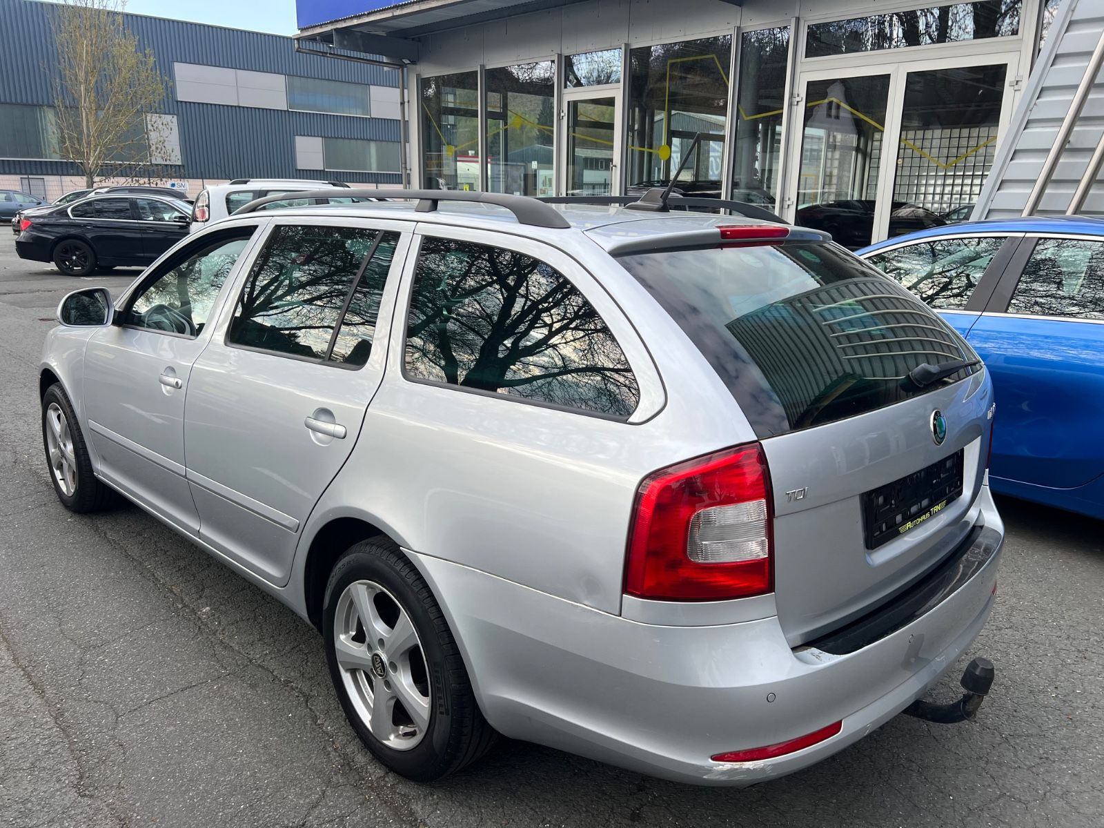 Fahrzeugabbildung SKODA Octavia 1.6 TDI Combi Family * NAVI *AHK*