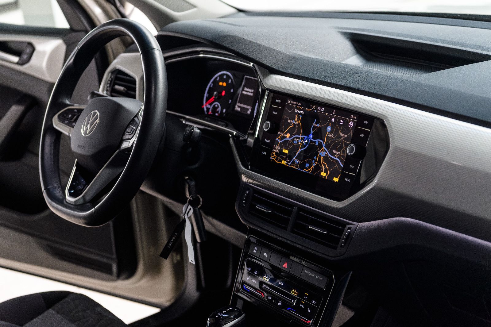 Fahrzeugabbildung Volkswagen T-Cross Move+AHK+GJR+NAVI+SHZ+ALU+ACC+DAB