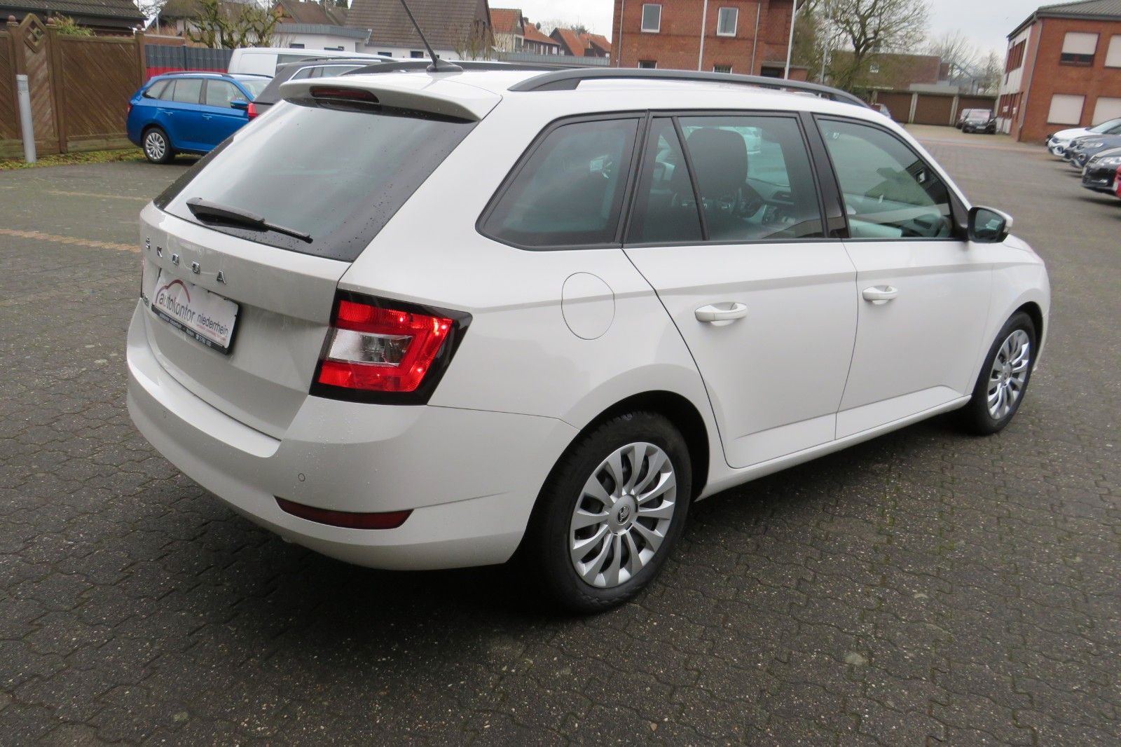 Fahrzeugabbildung SKODA Fabia Combi Ambition AHK SITZH. NAVI PDC 1.HD