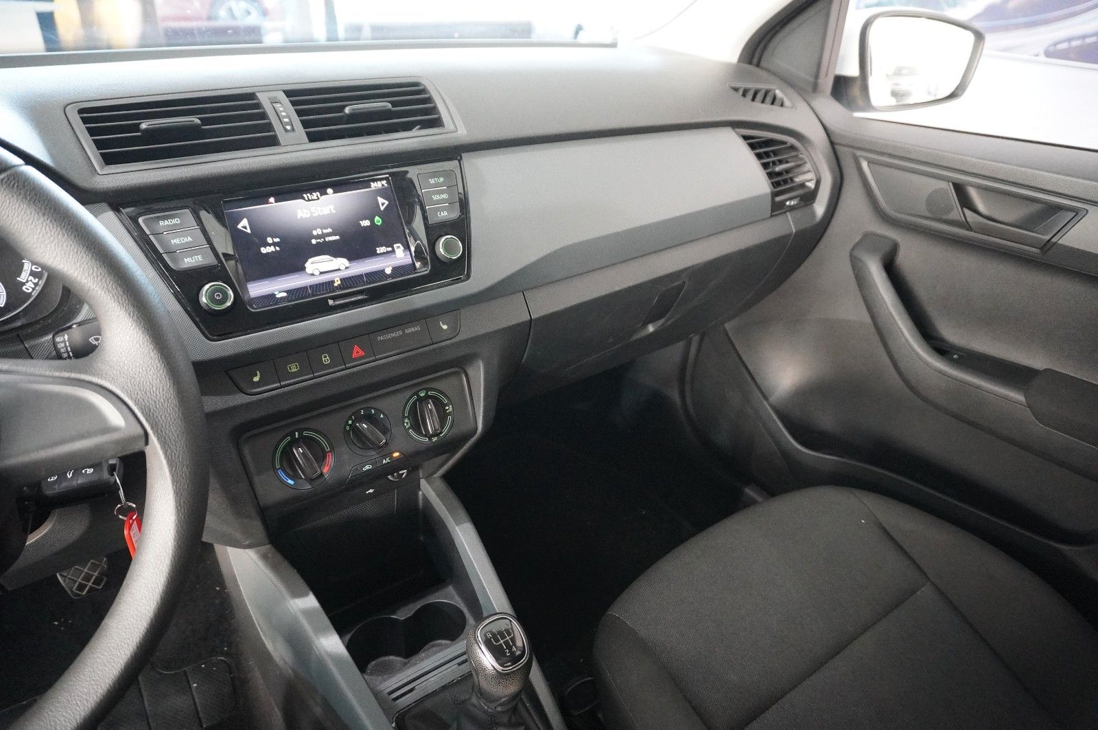 Fahrzeugabbildung SKODA Fabia 1.0 TSI COMBI COOL PLUS LED/SHZ/PDC/DAB+