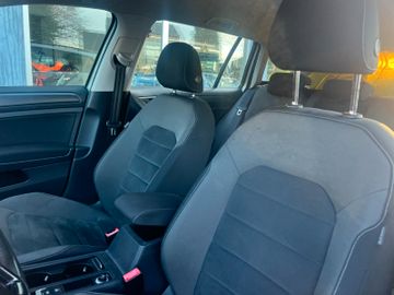Volkswagen Golf - 11