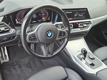BMW 330d xDrive A M Sport DAB LED WLAN Klimaaut.