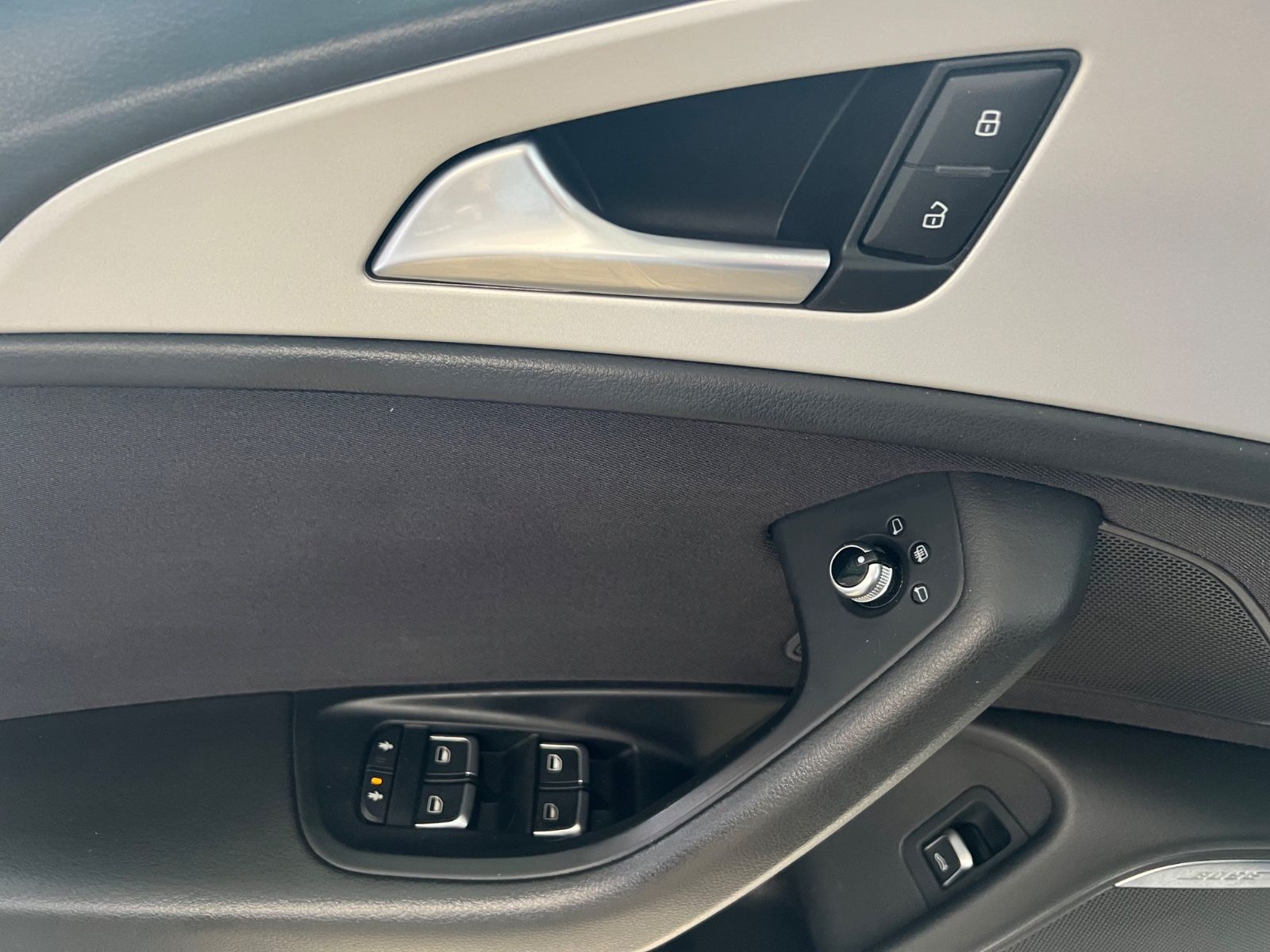 Fahrzeugabbildung Audi A6 Avant 2.0 TDI quattro