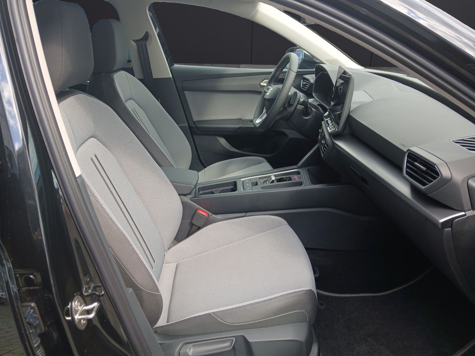 Fahrzeugabbildung SEAT Leon 1.5 eTSI Road Edition Kamera SH