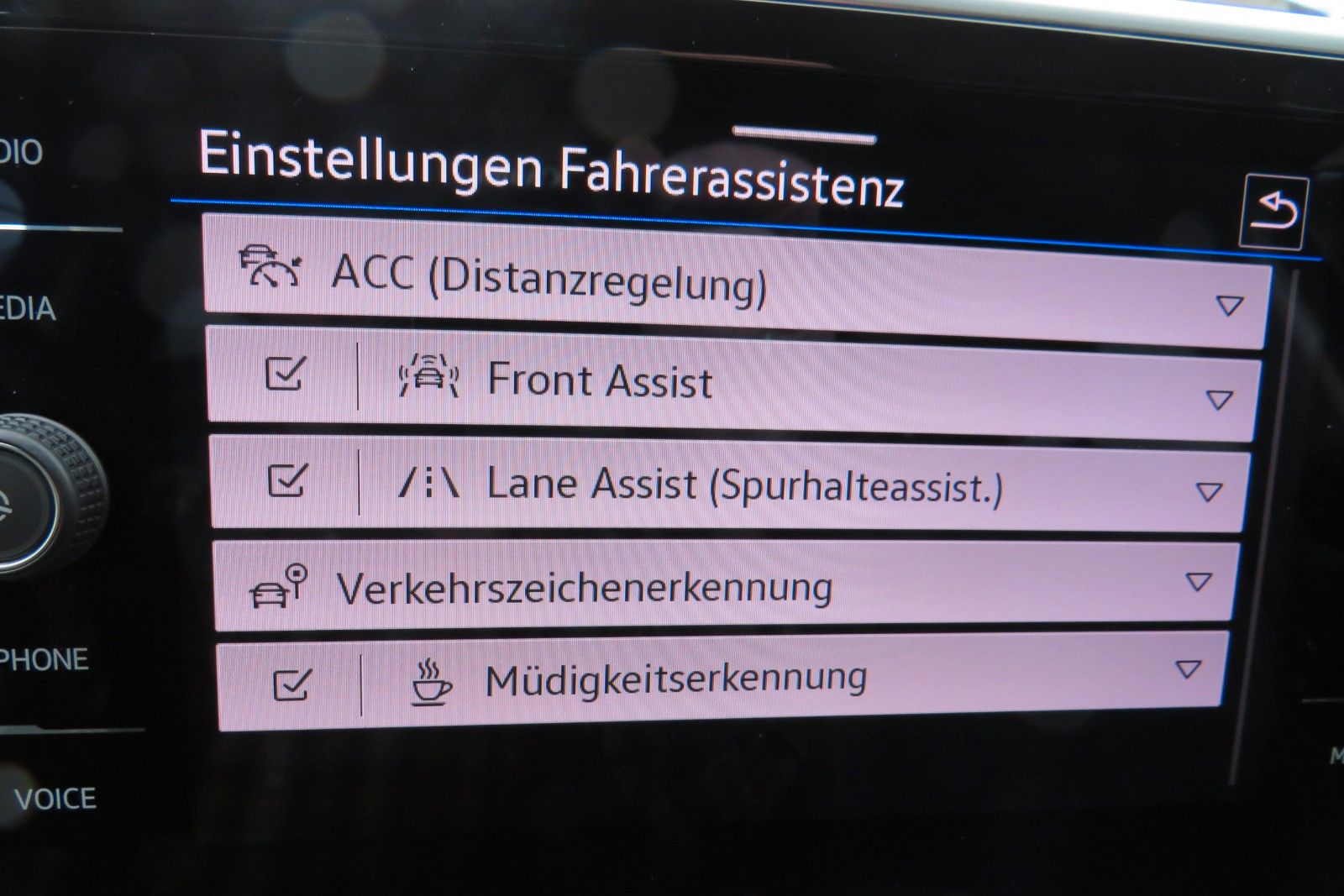 Fahrzeugabbildung Volkswagen T-Roc Style ACC APP MASSAGE SITZH. 17`KAMERA 1.H