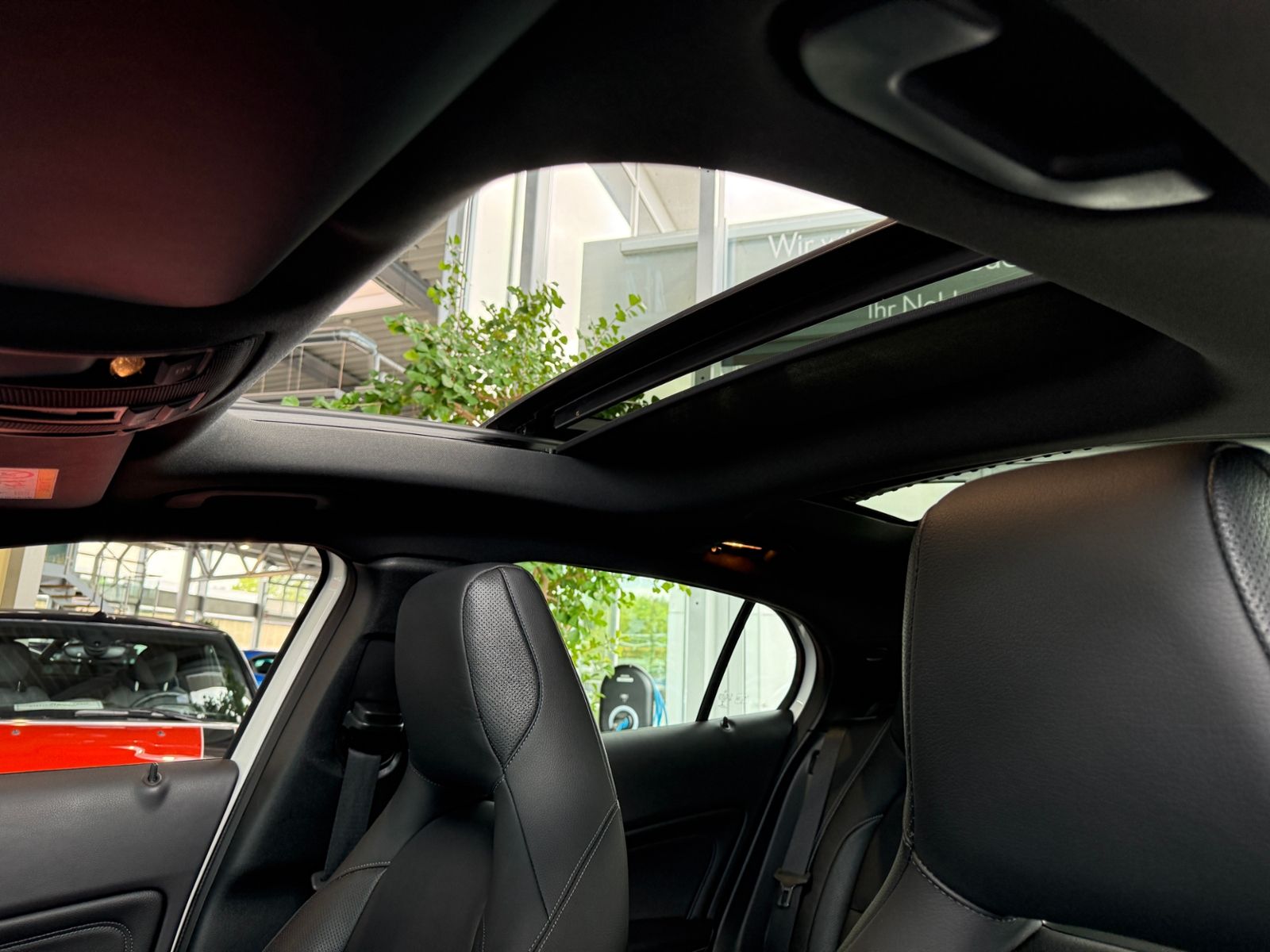 Fahrzeugabbildung Mercedes-Benz GLA 250 4Matic AMG Line AHK PANO 360°