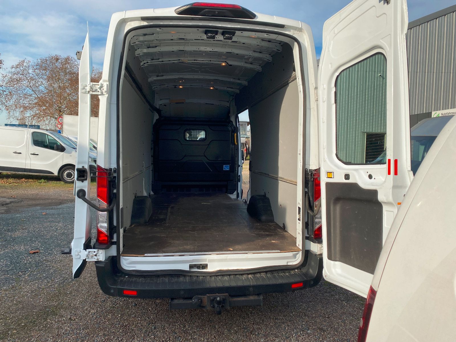 Fahrzeugabbildung Ford TransitKasten350 L4H3 Trend,AHK,Navi,Kamera,SHg