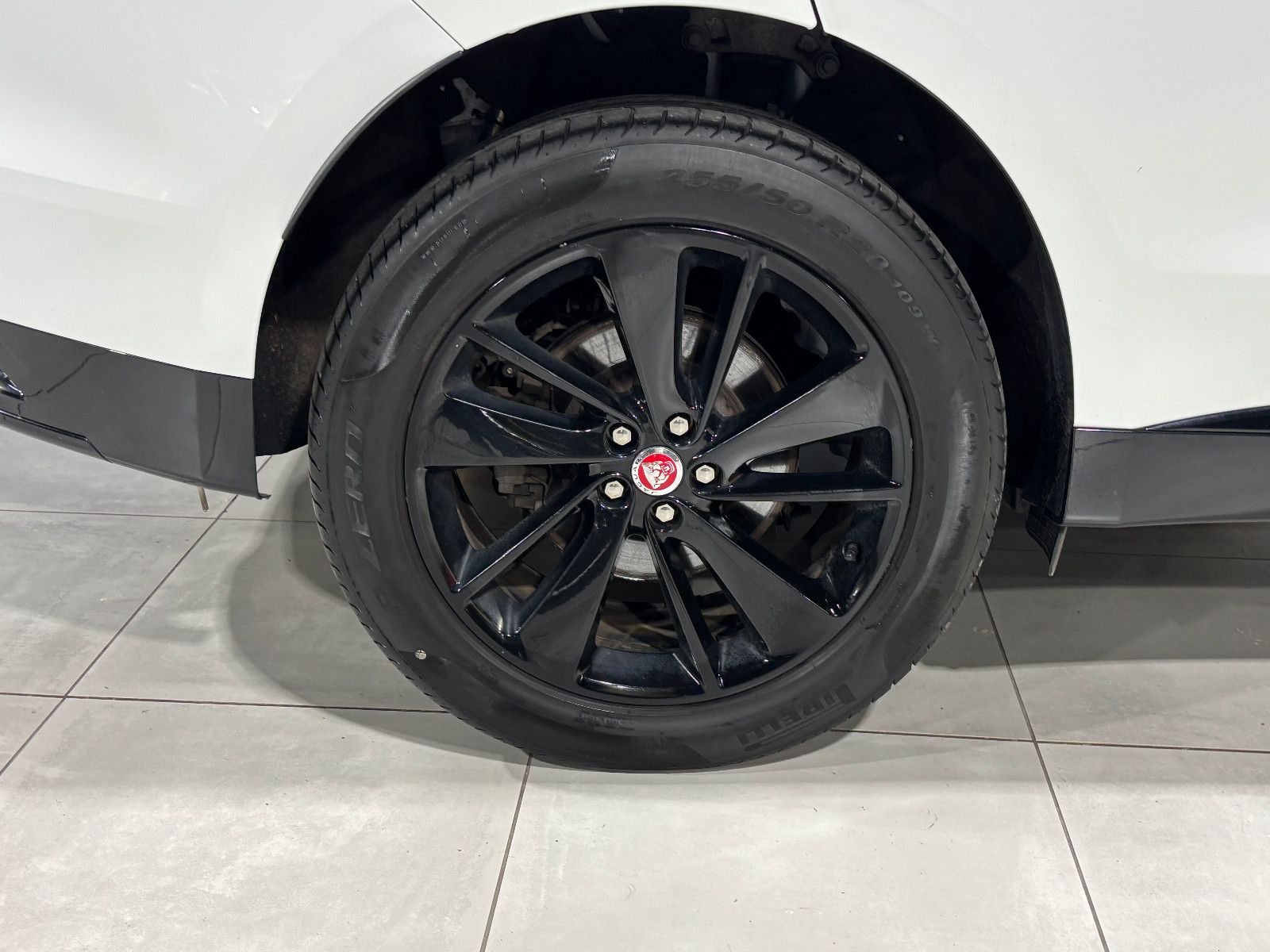 Fahrzeugabbildung Jaguar F-PACE SE AWD/D300KA;ERA/MASSAGE/APPLE/NAVI/KAM