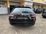 Skoda Superb Combi Ambition*XENON*DSG*190PS*** - Skoda Superb aus 2016 mit Diesel-Antrieb: Kombi