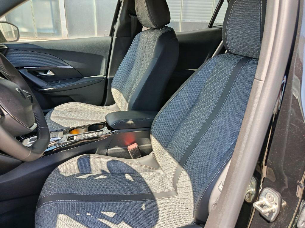 Peugeot 2008 PureTech 130 EAT8 Allure (U)