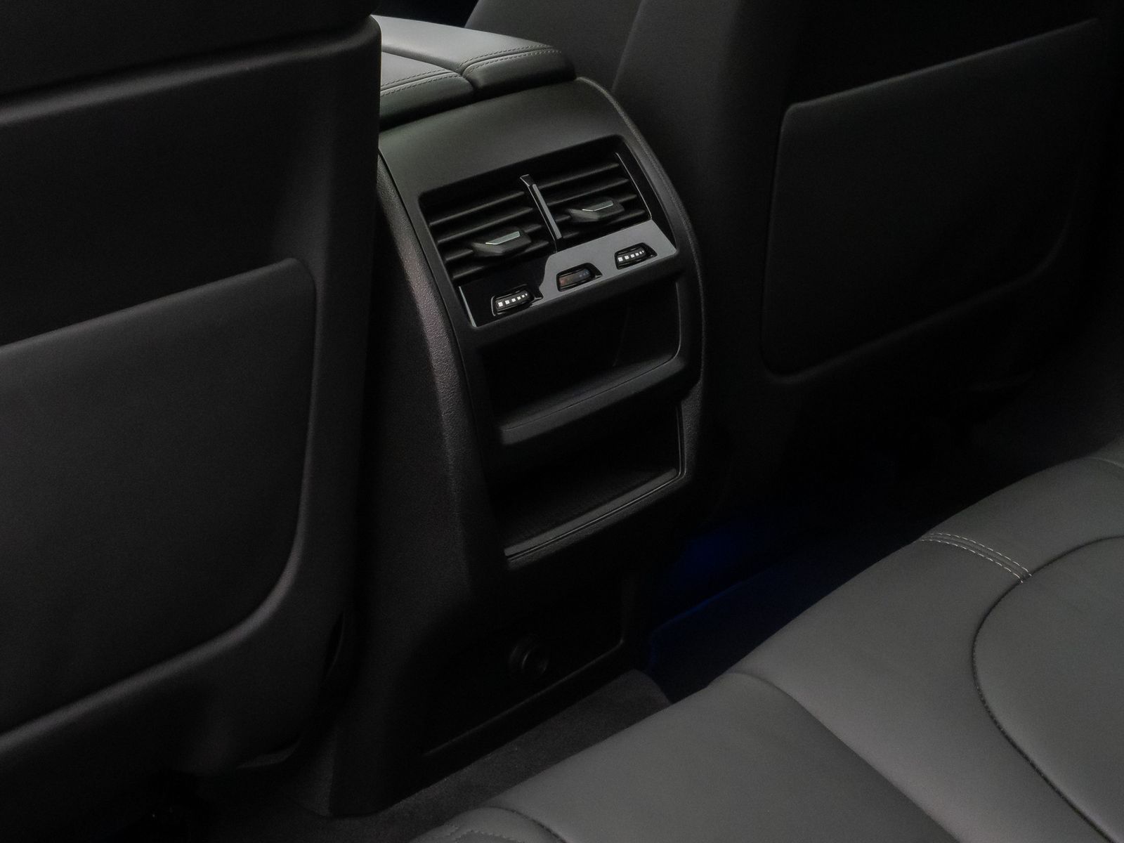 Fahrzeugabbildung BMW X6 xD30d M Sport Pro Panorama 360°HUD H/K 22Zoll