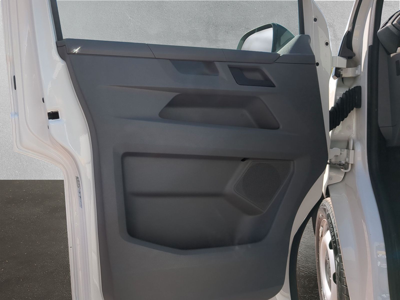 Fahrzeugabbildung Volkswagen T6.1 Kombi LR 2.0 TDI Klima PDC hinten