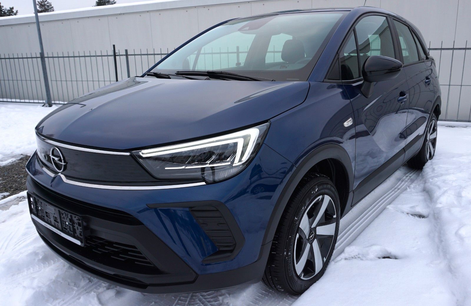 Fahrzeugabbildung Opel Crossland Edition, Navi, LED, Kamera, PDC