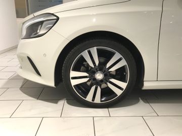 Mercedes-Benz A 200 Urban7G LED KAM NAV 18" PDC