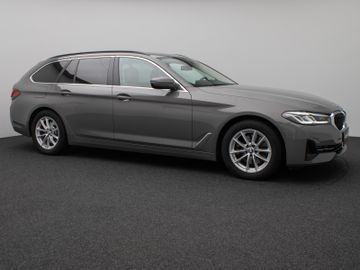 Fahrzeugabbildung BMW 520d Kamera HUD DAB Lenkrhzg Massage AHK Alarm