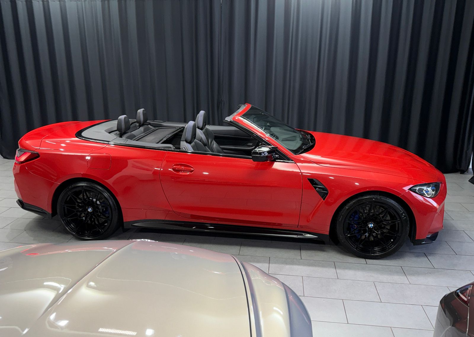 Fahrzeugabbildung BMW M4 Cabrio xDrive Competition|LASER|CARBON|HEAD-U