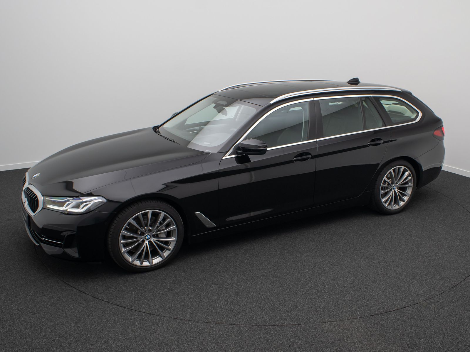 Fahrzeugabbildung BMW 530d xD Kamera DAB Laser HUD Belüft Panorama 19"