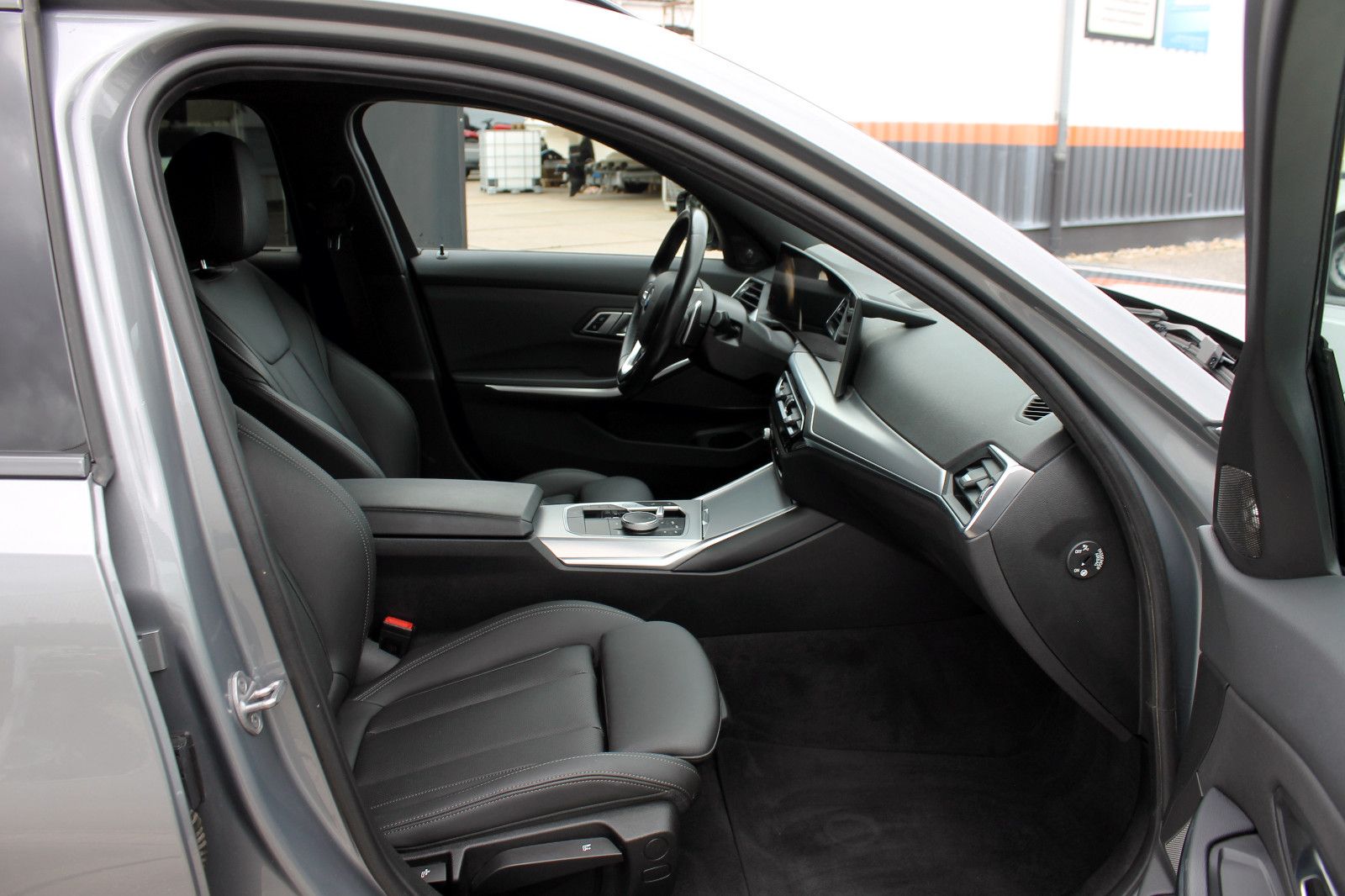 Fahrzeugabbildung BMW 318d Touring Steptr. LED ACC KAM AHK NAV CarPlay