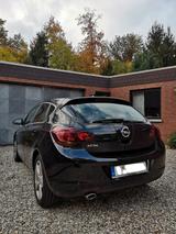 Opel Astra 1.4 Turbo Sport 88kW, AHK, schwarz - Opel Astra mit Benzin-Antrieb: Limousine, 1.8