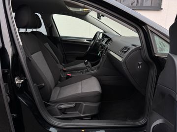 Volkswagen Golf - 10