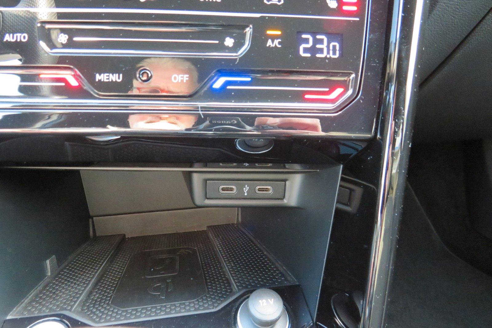 Fahrzeugabbildung Volkswagen T-Roc R-LINE AHK DCC ACC NAVI KAMERA 8-FACH 1.H