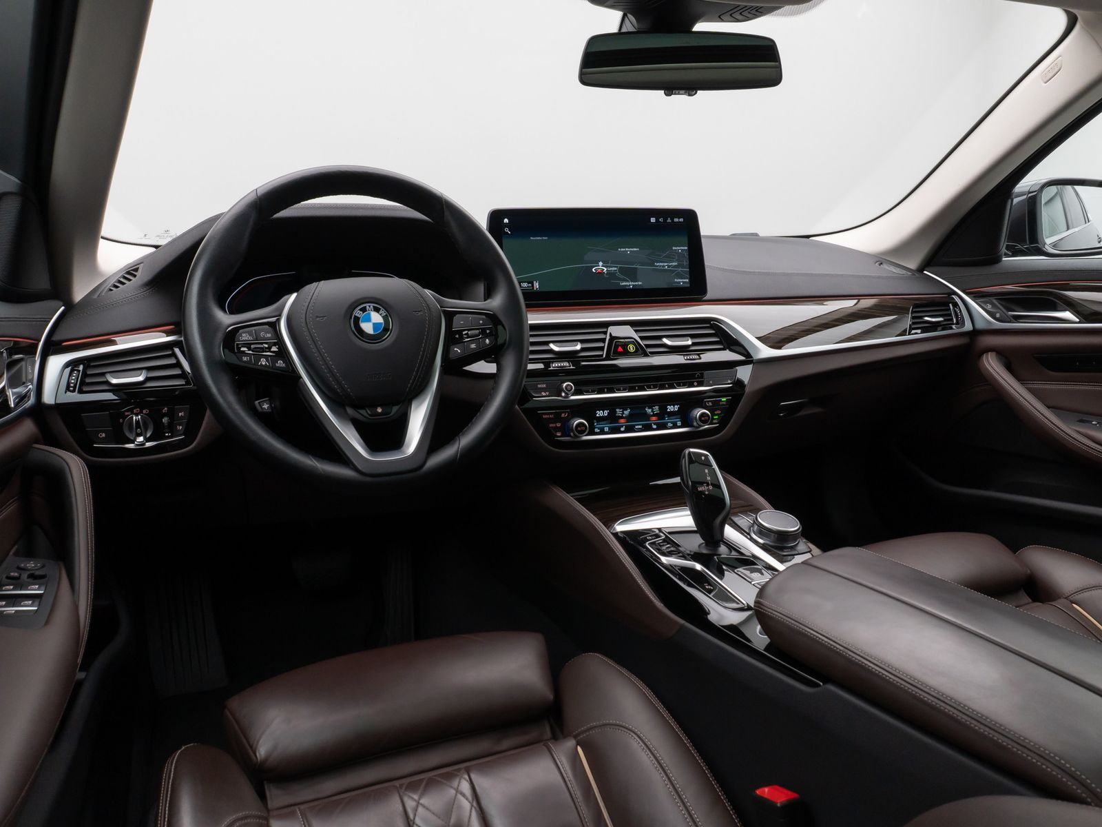 Fahrzeugabbildung BMW 530d xD Luxury Line Panorama HUD Individual 19Zl