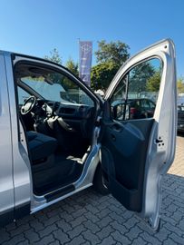 Opel Vivaro - 11