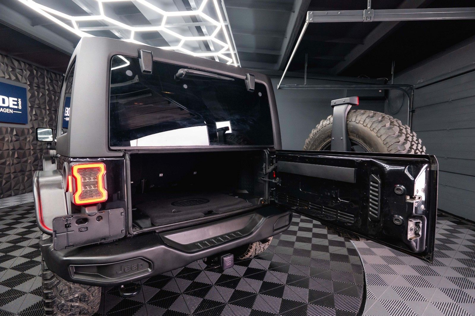 Fahrzeugabbildung Jeep Wrangler 3.6 V6 UNLIMITED SPORT OFFROAD 4x4 LED