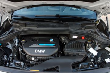 Fahrzeugabbildung BMW 225XE Act Tourer Luxury NAV Kam Pano LED HUD SHZ