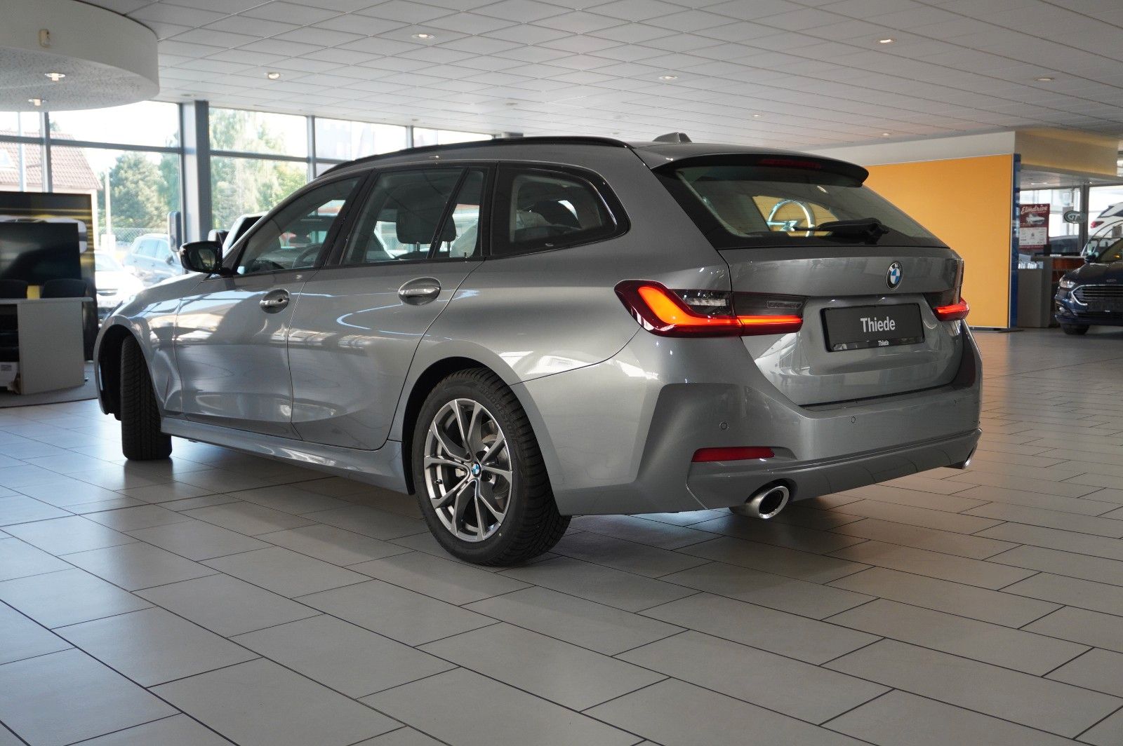 Fahrzeugabbildung BMW 320D TOURING X-DRIVE NAVI/LED/VIRTU./SHZ/DAB+